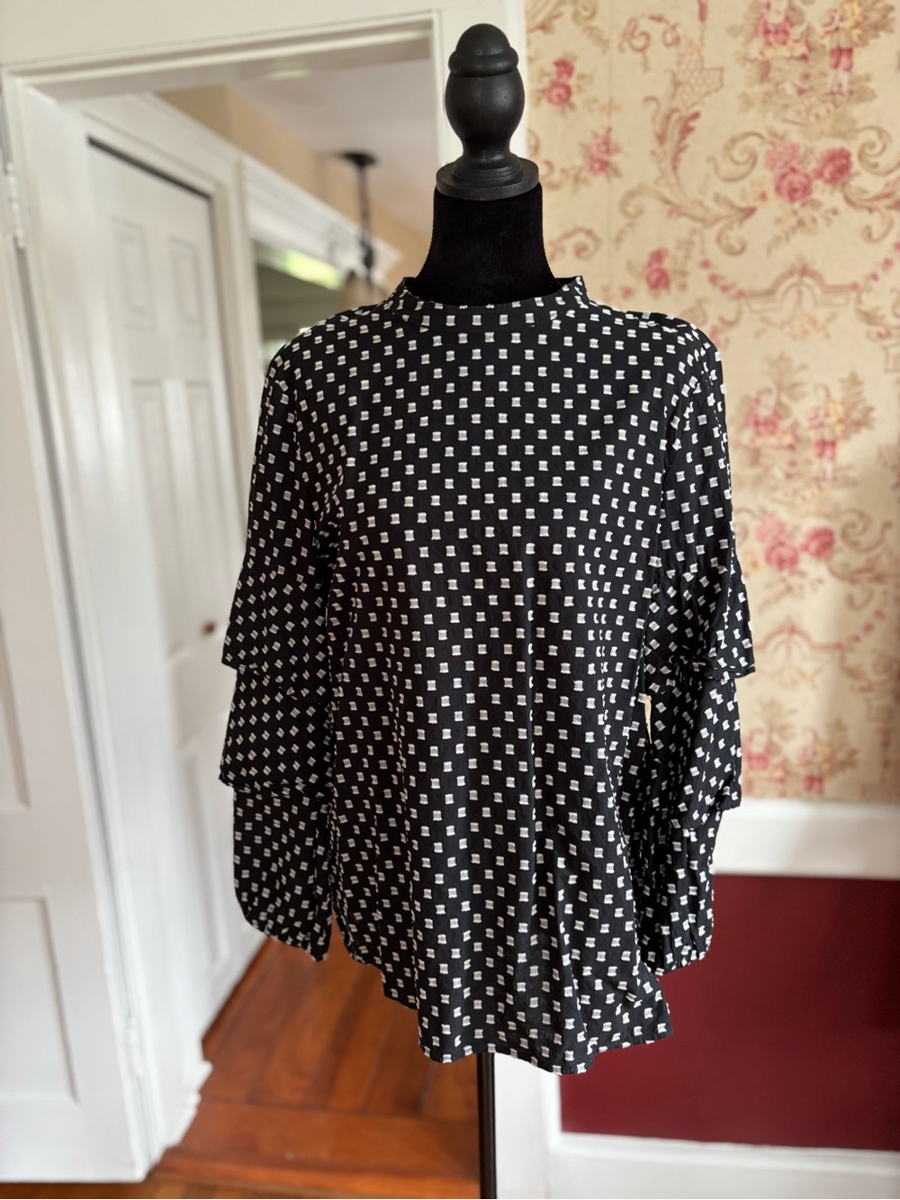 LOFT Black and White Geometric Ruffle-Sleeve Blouse